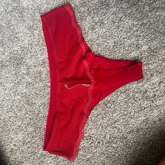 Victoria’s Secret thong - Picture 3 of 3